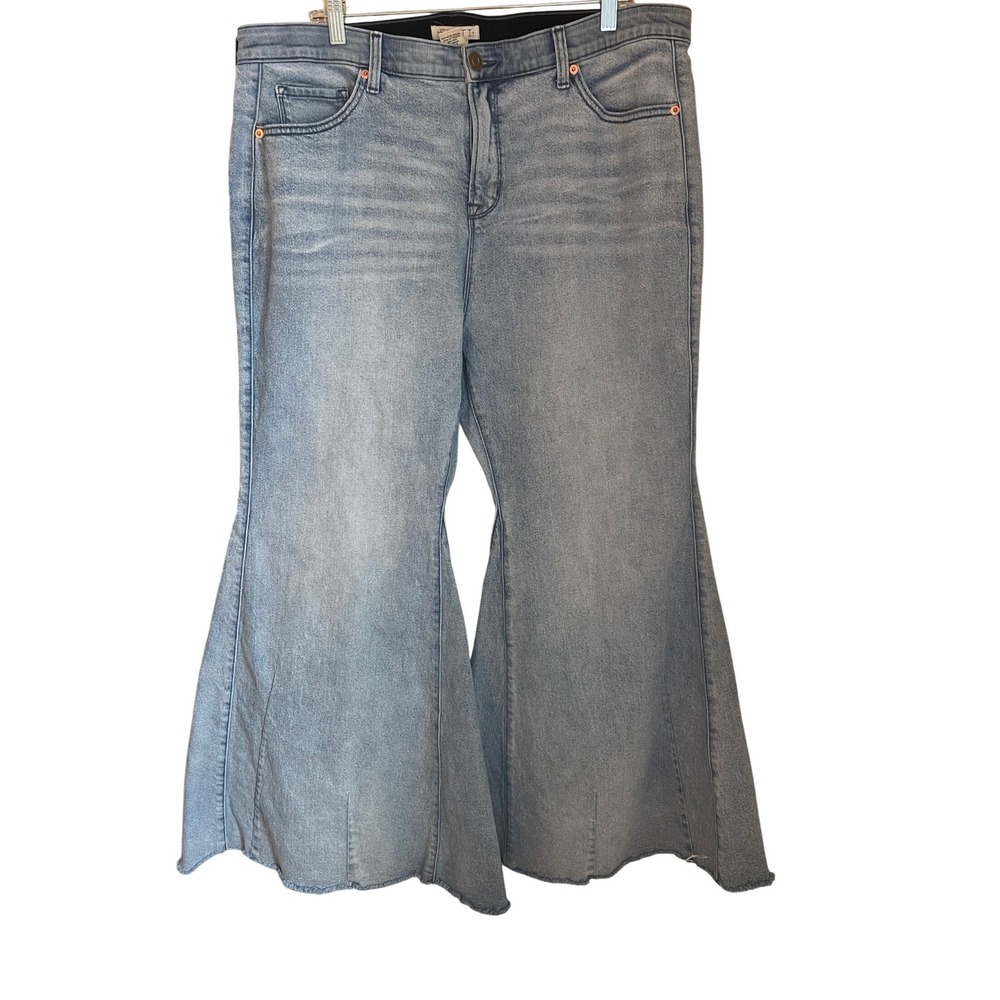 FESTI  Torrid Womens 18R Light Wash Super Flare Bellbottom Raw Hem Jeans Boho